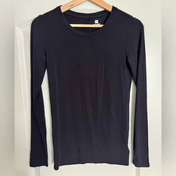 gap maximum heat shirt